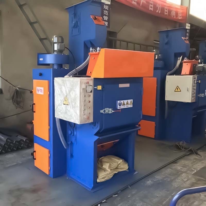 Op maat gemaakte Pumingwei-bandconveyor-type schotblaasmachine voor veren Totaal vermogen 26